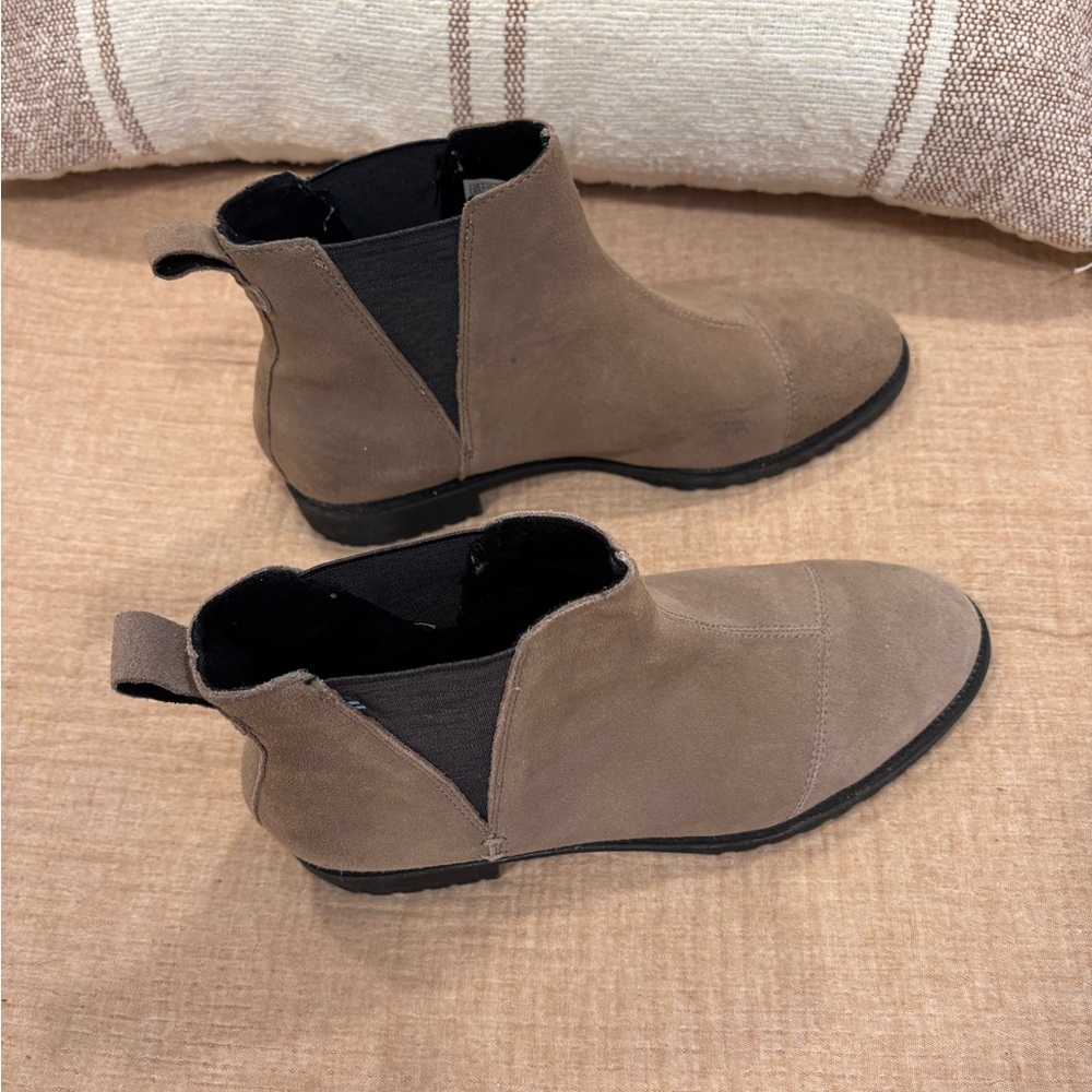 TOMS Suede Chelsea Boots in Taupe